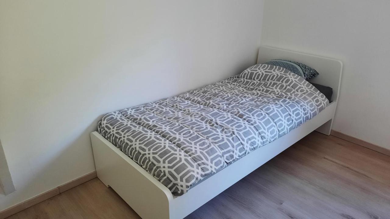 Appartement Duplex Pour 3-4 Personnes A Ciney Exterior foto