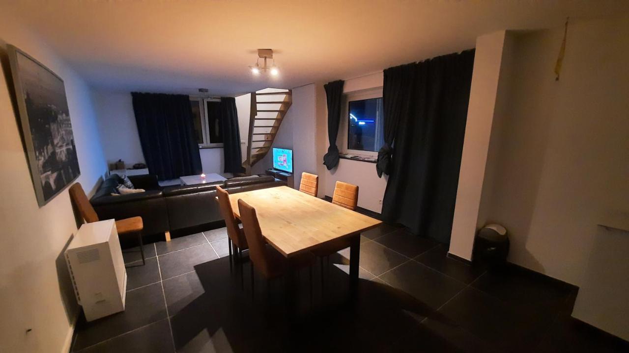 Appartement Duplex Pour 3-4 Personnes A Ciney Exterior foto